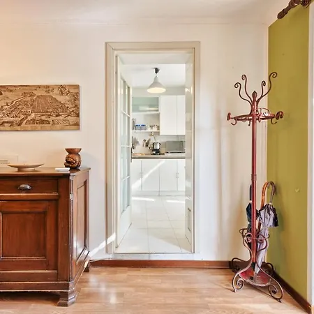Central Apartment *