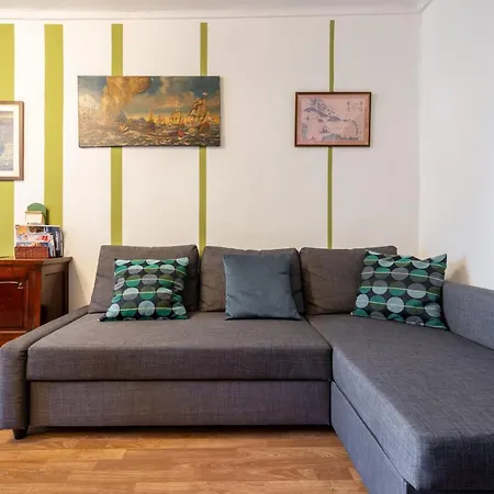 아파트 Central Apartment *
