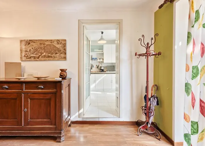 Central Apartment *